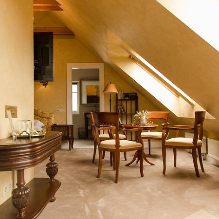 Apvalaus Stalo Klubas Gastro & Spa Hotel Trakai Exteriör bild