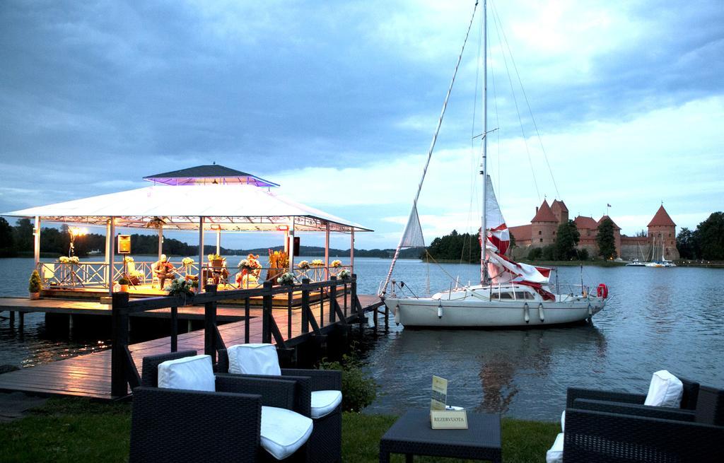 Apvalaus Stalo Klubas Gastro & Spa Hotel Trakai Exteriör bild