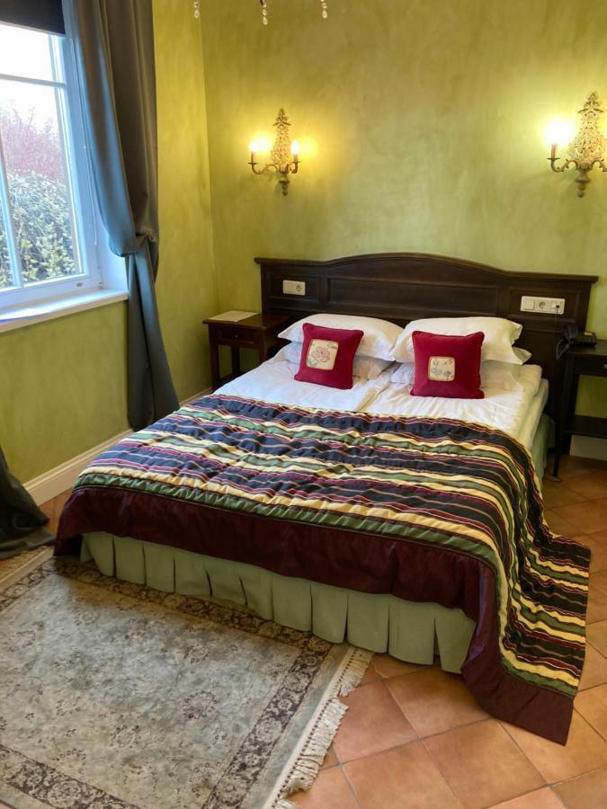 Apvalaus Stalo Klubas Gastro & Spa Hotel Trakai Exteriör bild