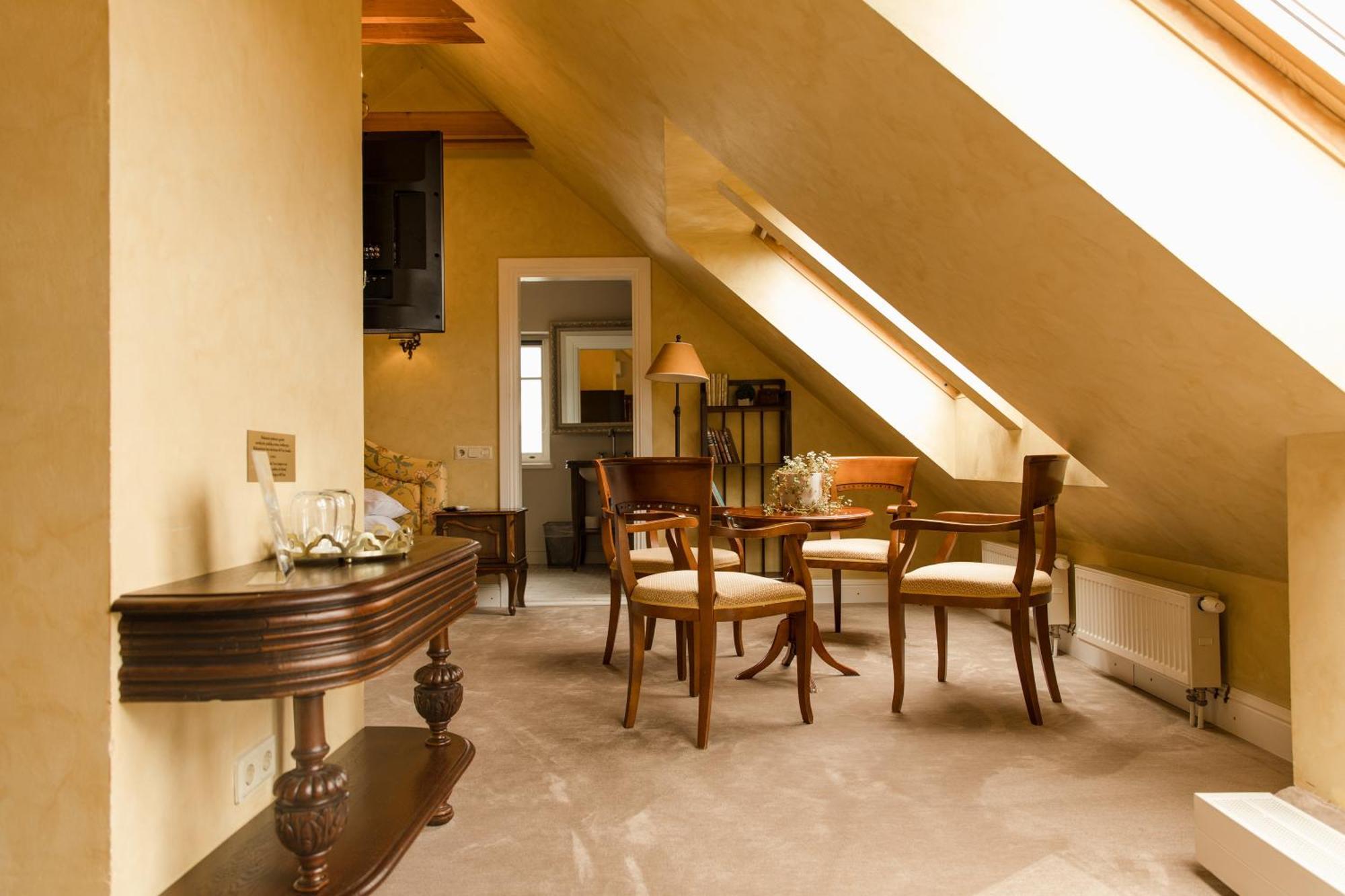 Apvalaus Stalo Klubas Gastro & Spa Hotel Trakai Exteriör bild