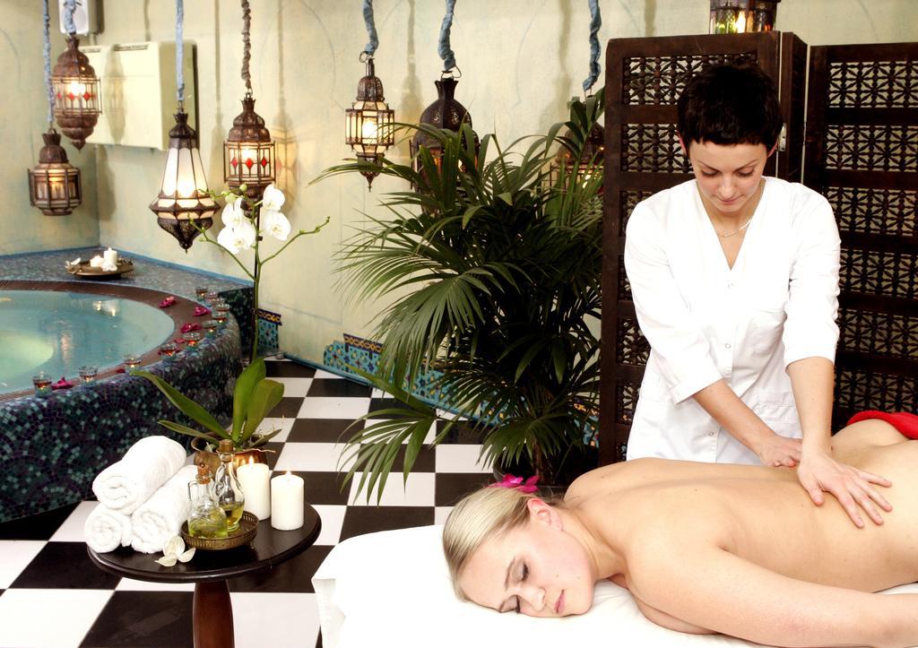 Apvalaus Stalo Klubas Gastro & Spa Hotel Trakai Exteriör bild